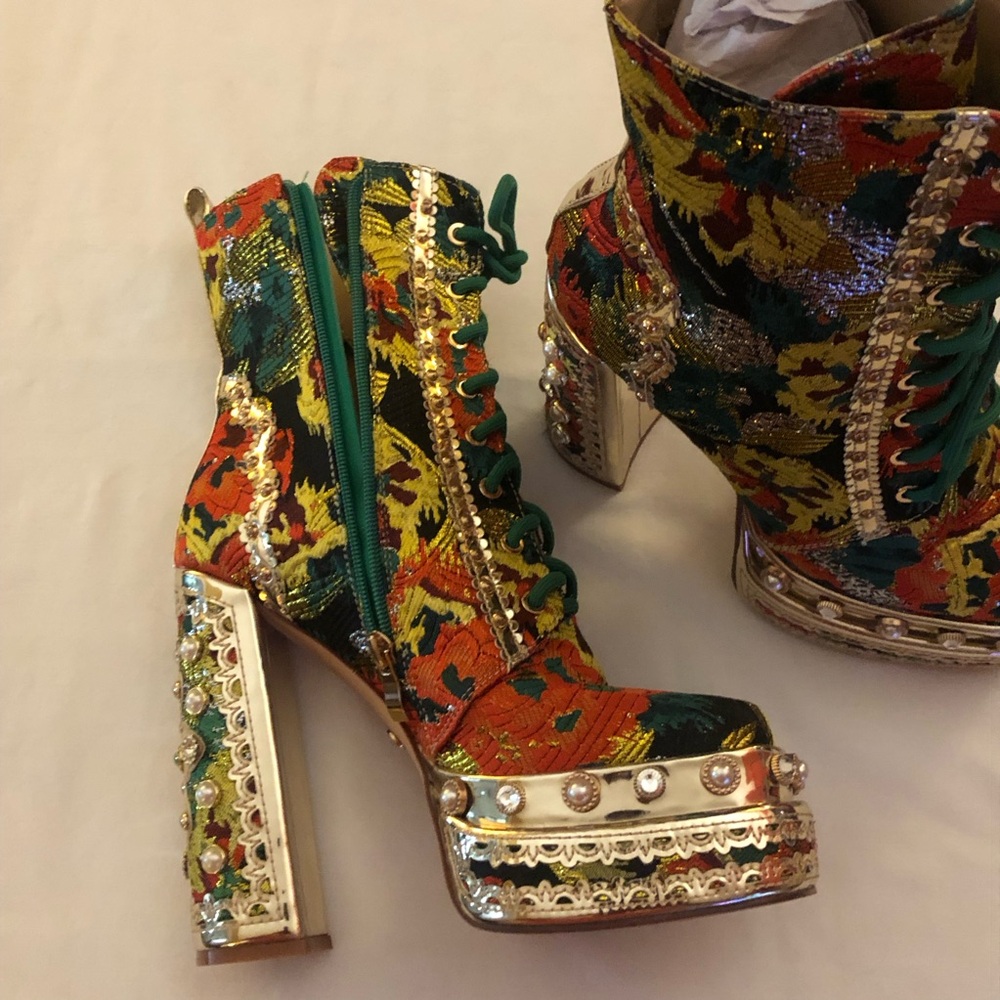 Azalea Wang Platform Boots Red Green Gold Tapestry Embellished Size 8.5 STUNNING - Picture 6 of 16